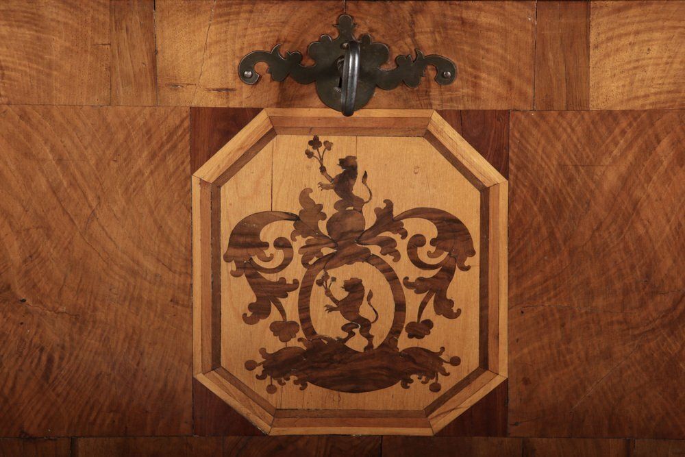 photo vintage Antqiue Baroque Chest In Walnut, 1750