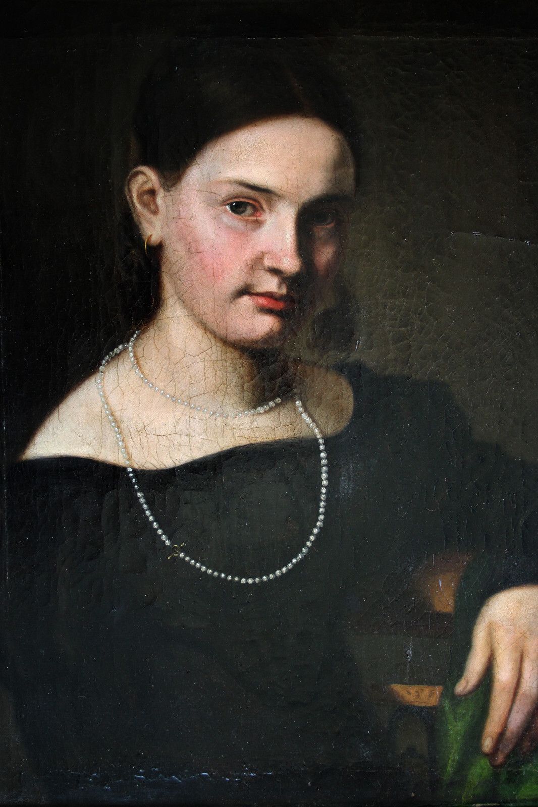 photo furniture Gorgeous Portrait Of A Young Beautiful Lady With Pearl Necklace Around 1800
