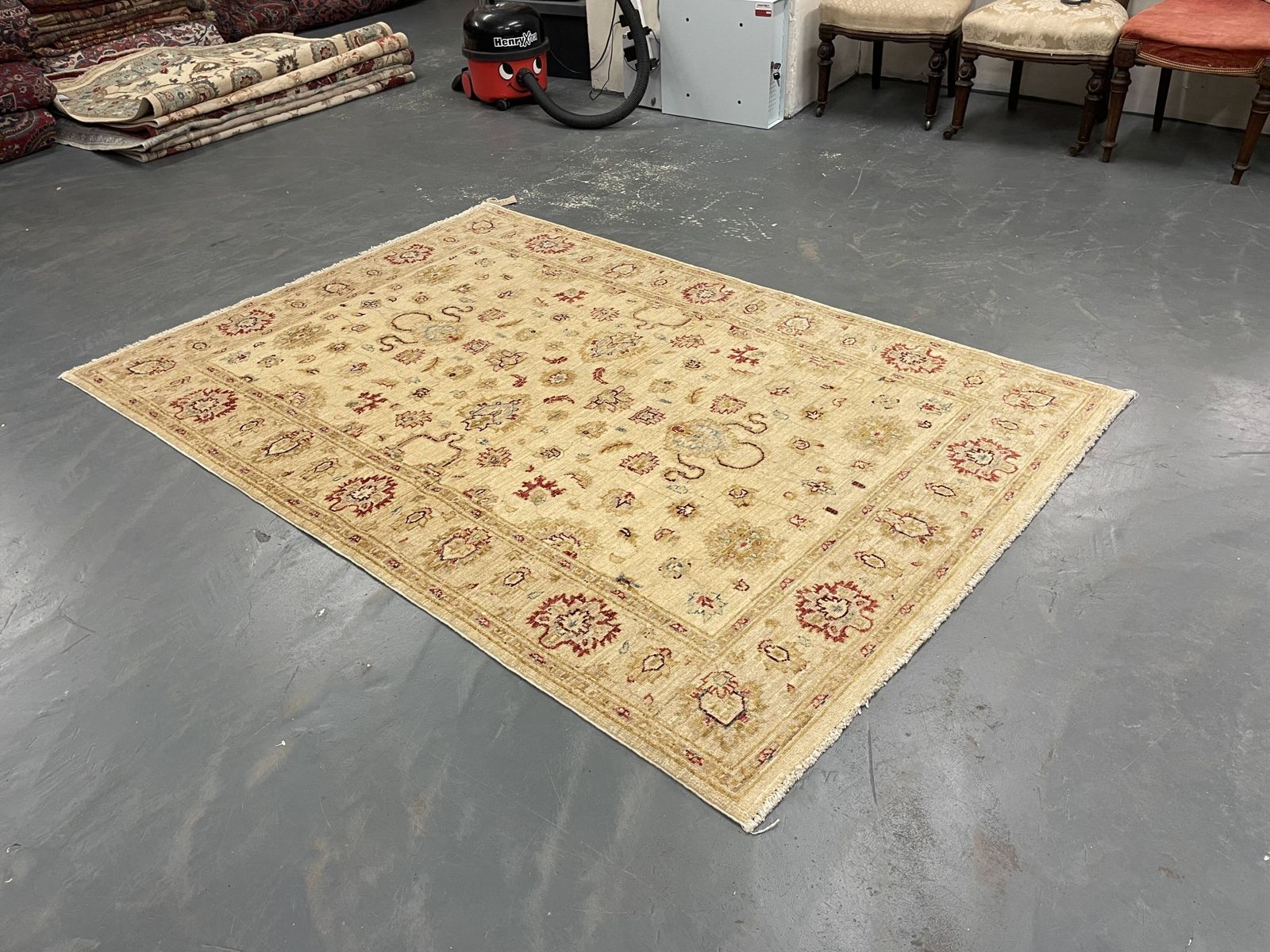 Cream Wool Area Rug, Handwoven Floral Carpet, Traditional Decor 190x128cm photo Textiles
