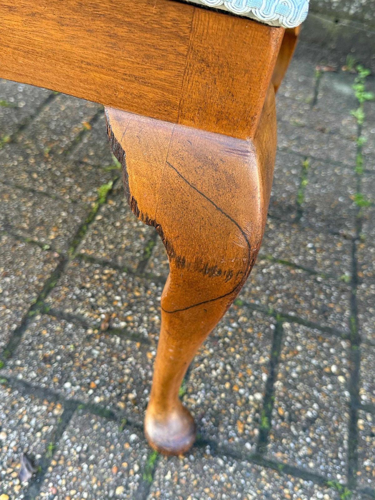 Vintage 1950s Morris Of Glasgow Queen Anne Style Stool, Re Upholstered Mahogany Bench, Mid Century Vanity Seat Blue Damask Fabric photo vinterior