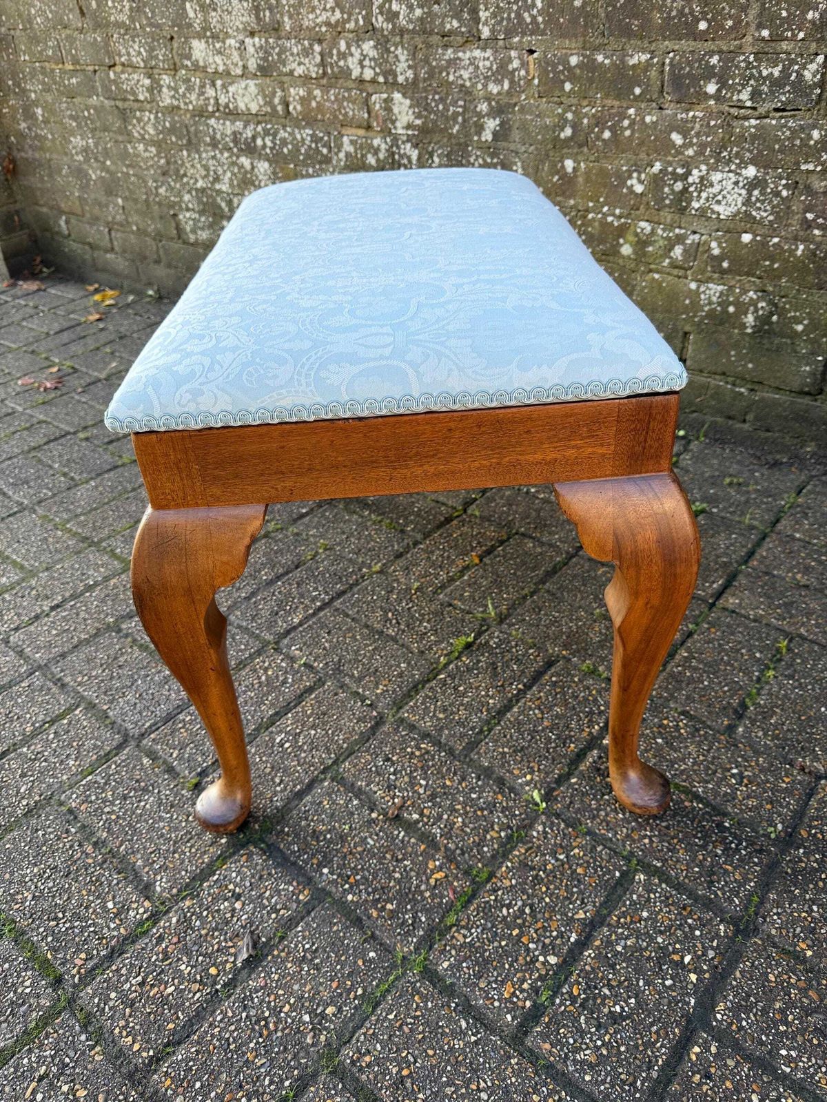 236.0 Vintage 1950s Morris Of Glasgow Queen Anne Style Stool, Re Upholstered Mahogany Bench, Mid Century Vanity Seat Blue Damask Fabric photo
