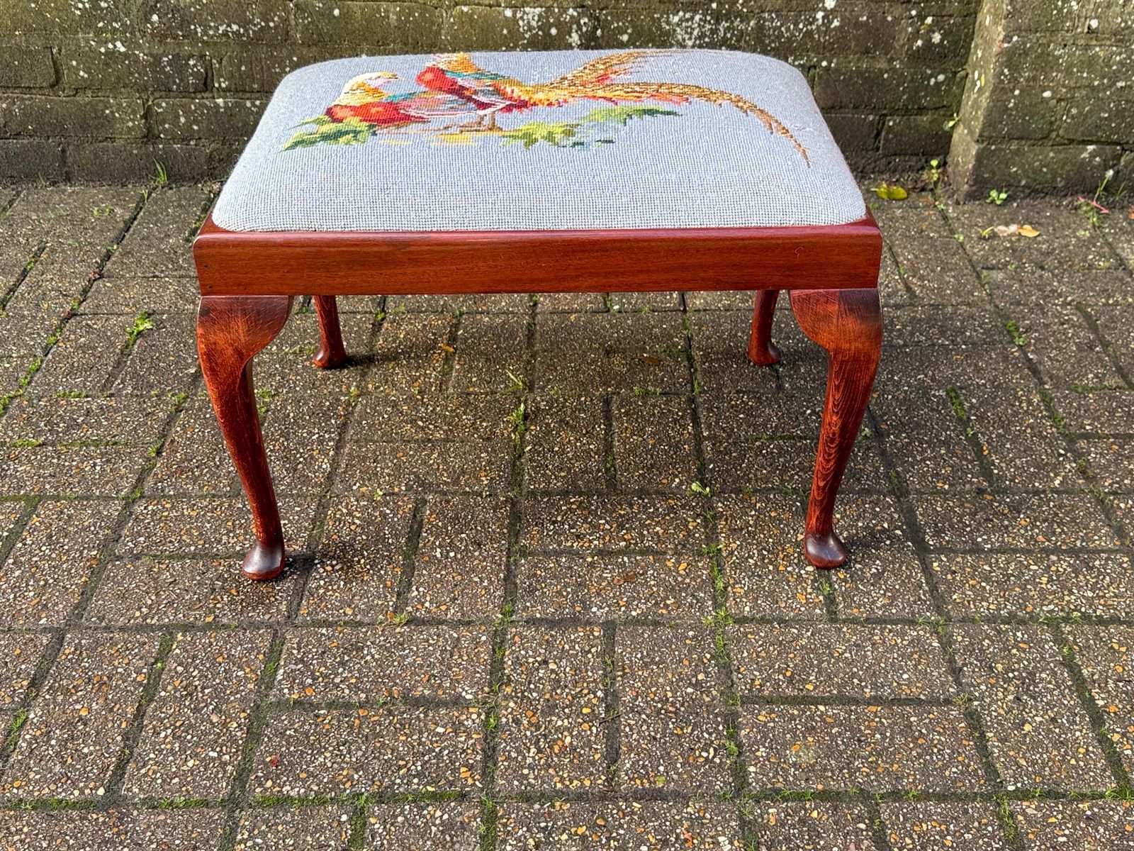 photo furniture Vintage Queen Anne Needlepoint Stool, Luxury Needlepoint Tapestries London Mahogany Vanity Seat With Pheasant Design, Vintage Stool Cabriole