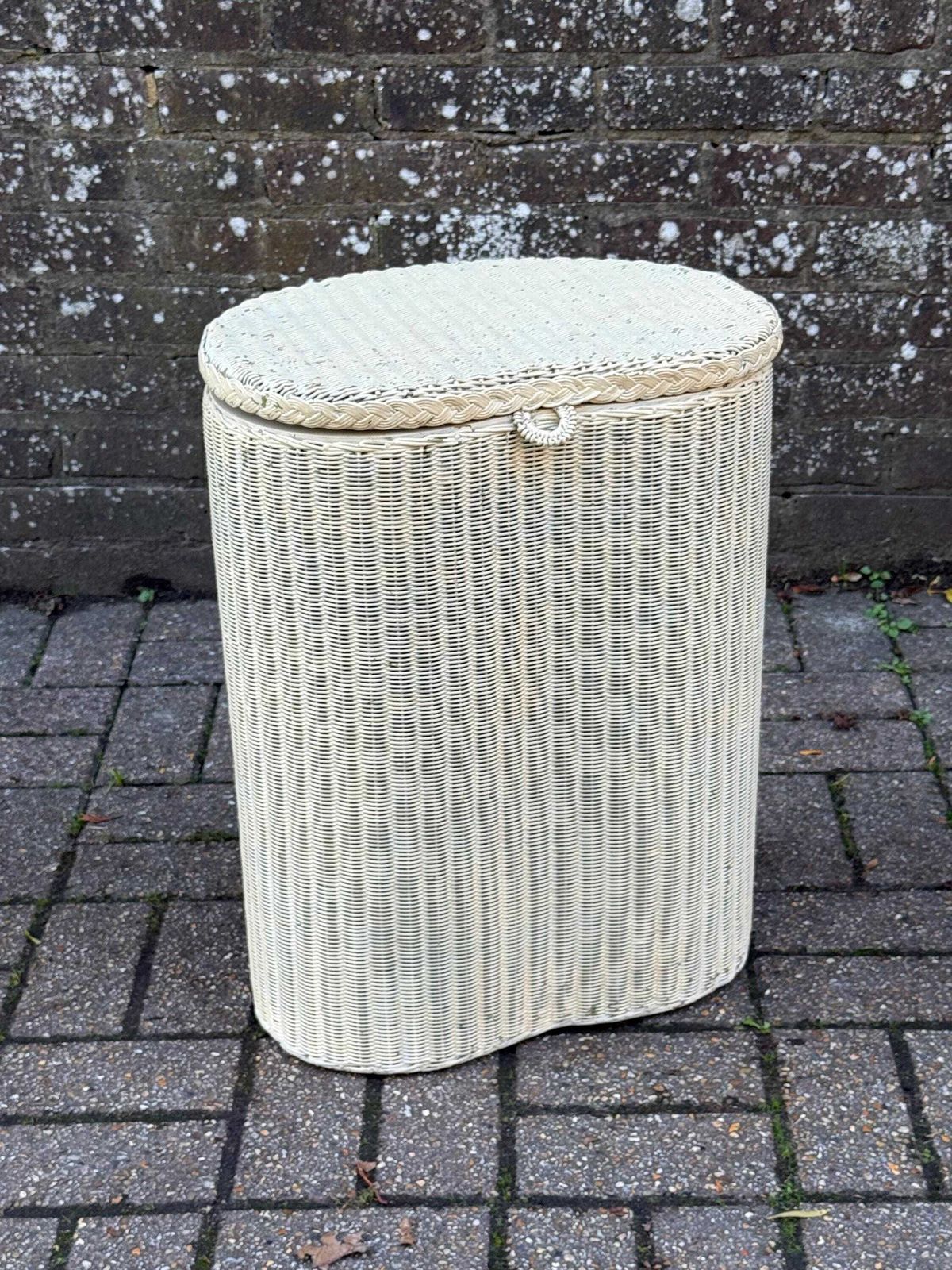 Vintage 1940s Lloyd Loom Lusty Heart Shaped Laundry Basket, Cream Woven Wicker Hamper With Mint Interior, British Art Deco Storage Mcm Decor photo vinterior