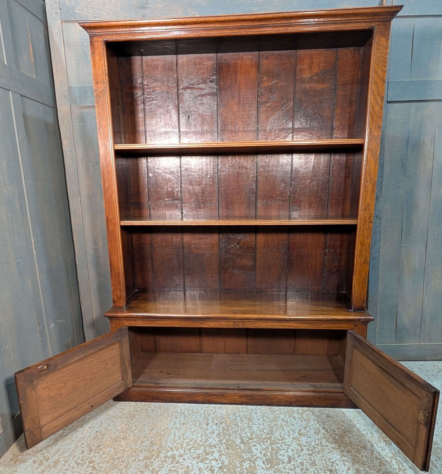 Generously Proportioned Oak Bookcase With Adjustable Shelves photo Furniture