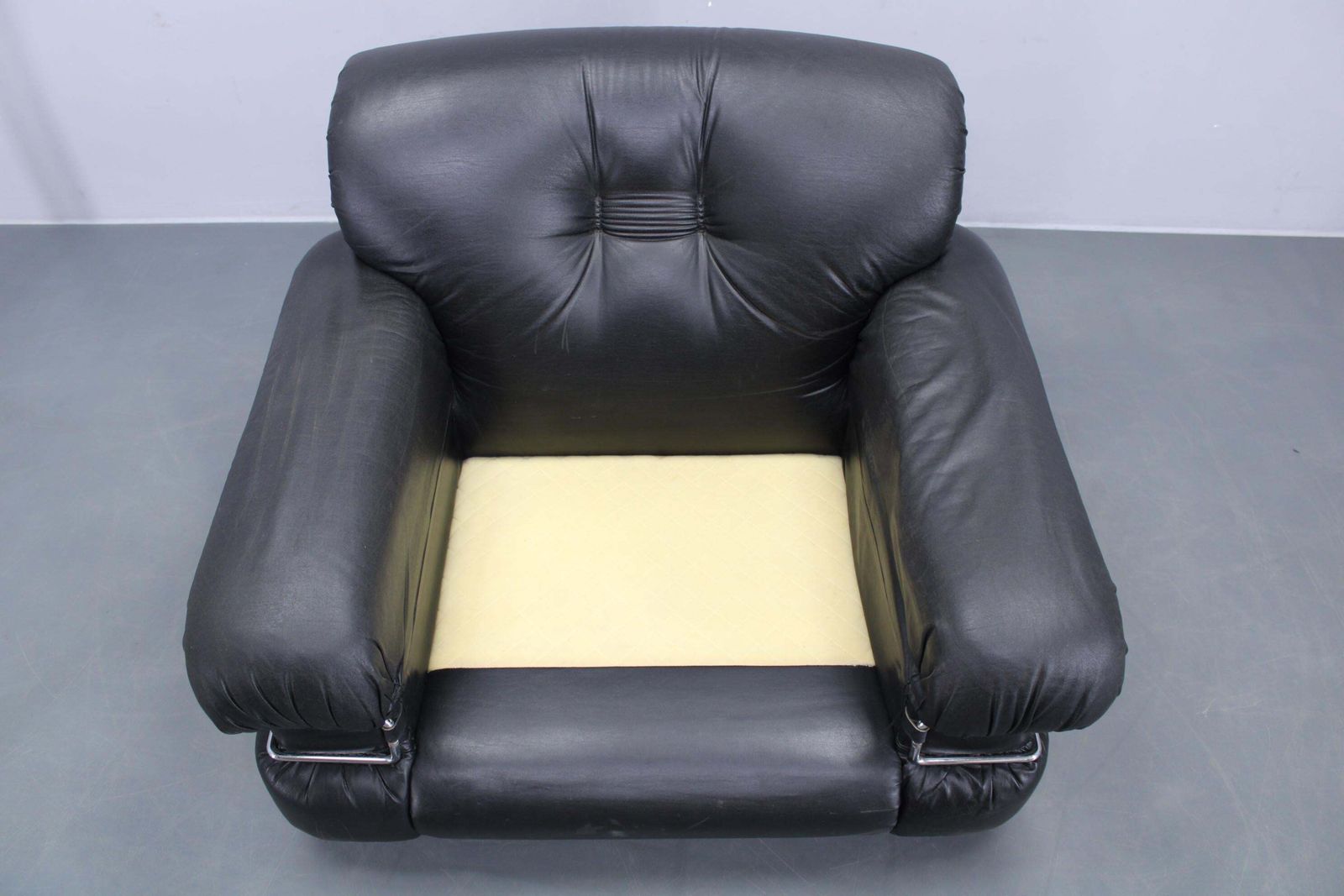 1970s Italian Pompon Armchair In Black Leatherette By Ceriotti photo vintage