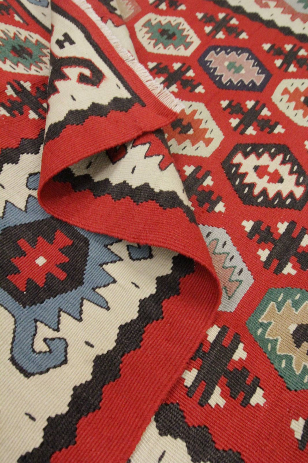 Handwoven Turkish Kilim Rug, 1960s, Red Geometric Pattern, 98 X 181 Cm photo vinterior