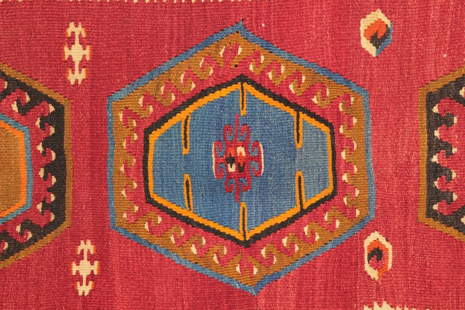 Turkish Kilim Rug From The 1940s, Small Flat Woven Wool Medallion, 75 X 130 Cm photo Textiles