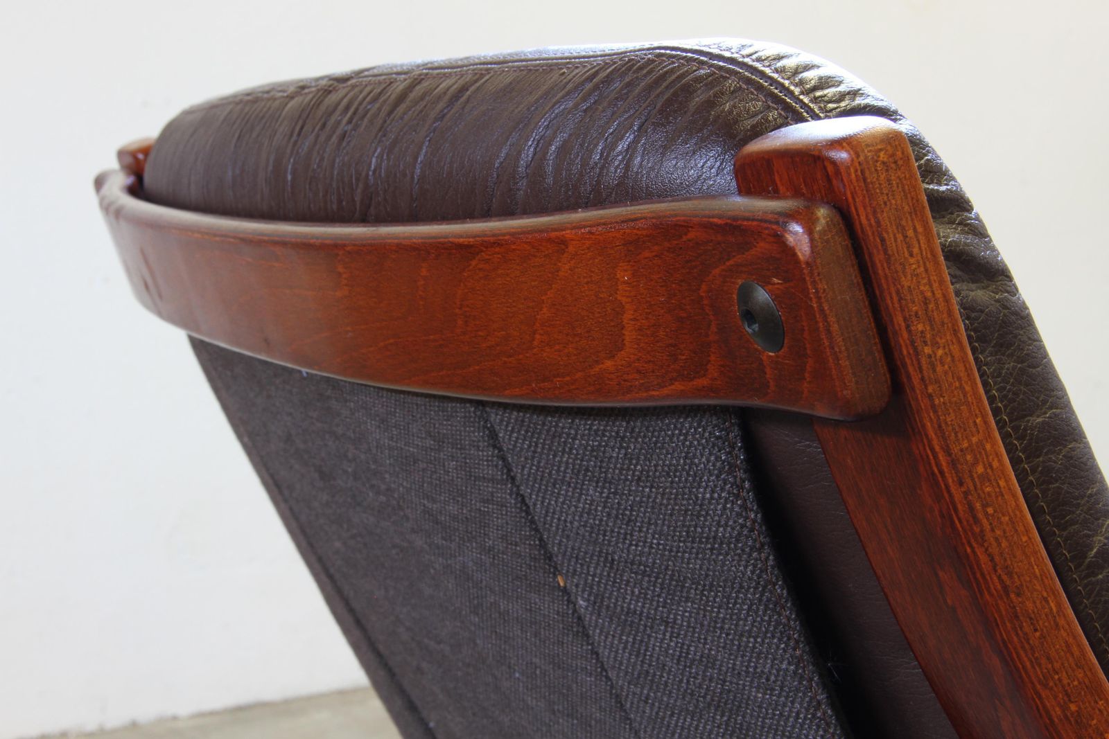 photo vinterior Pair Of Vintage 1970s Norwegian Modernist Lounge Chairs, Attr. Jon Hjortdal
