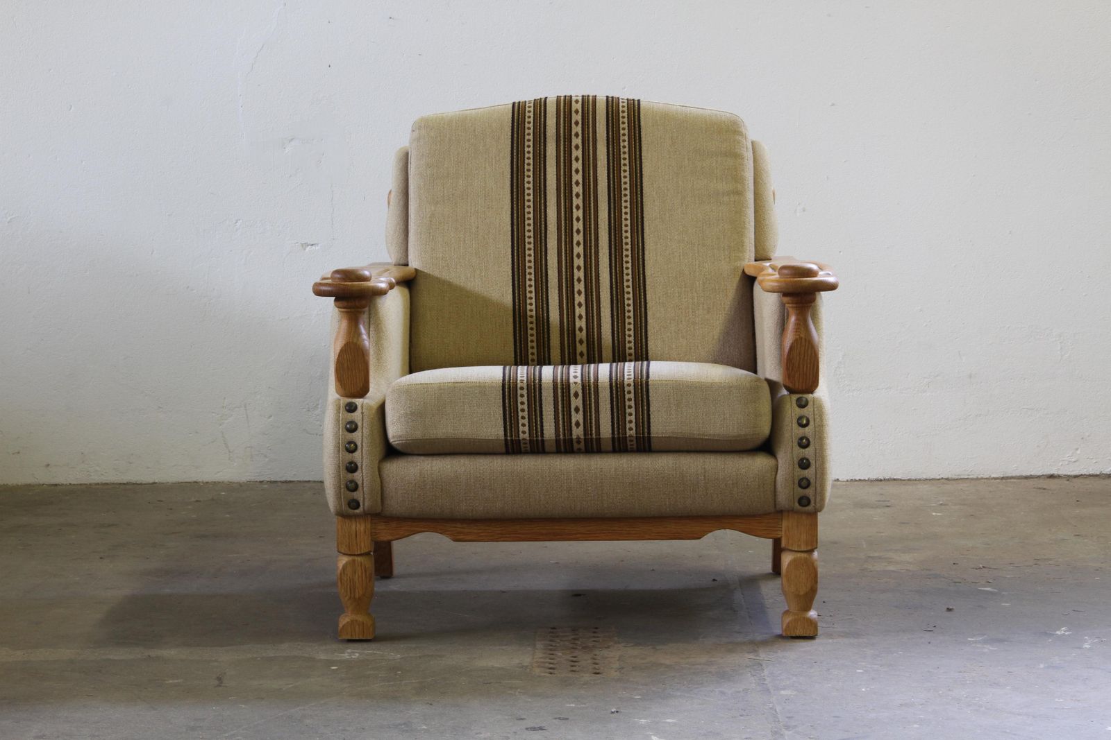 photo furniture Vintage Jaren 1960 Set Lage En Hoge Fauteuils In Eiken, In De Stijl Van Henning Kjærnulf