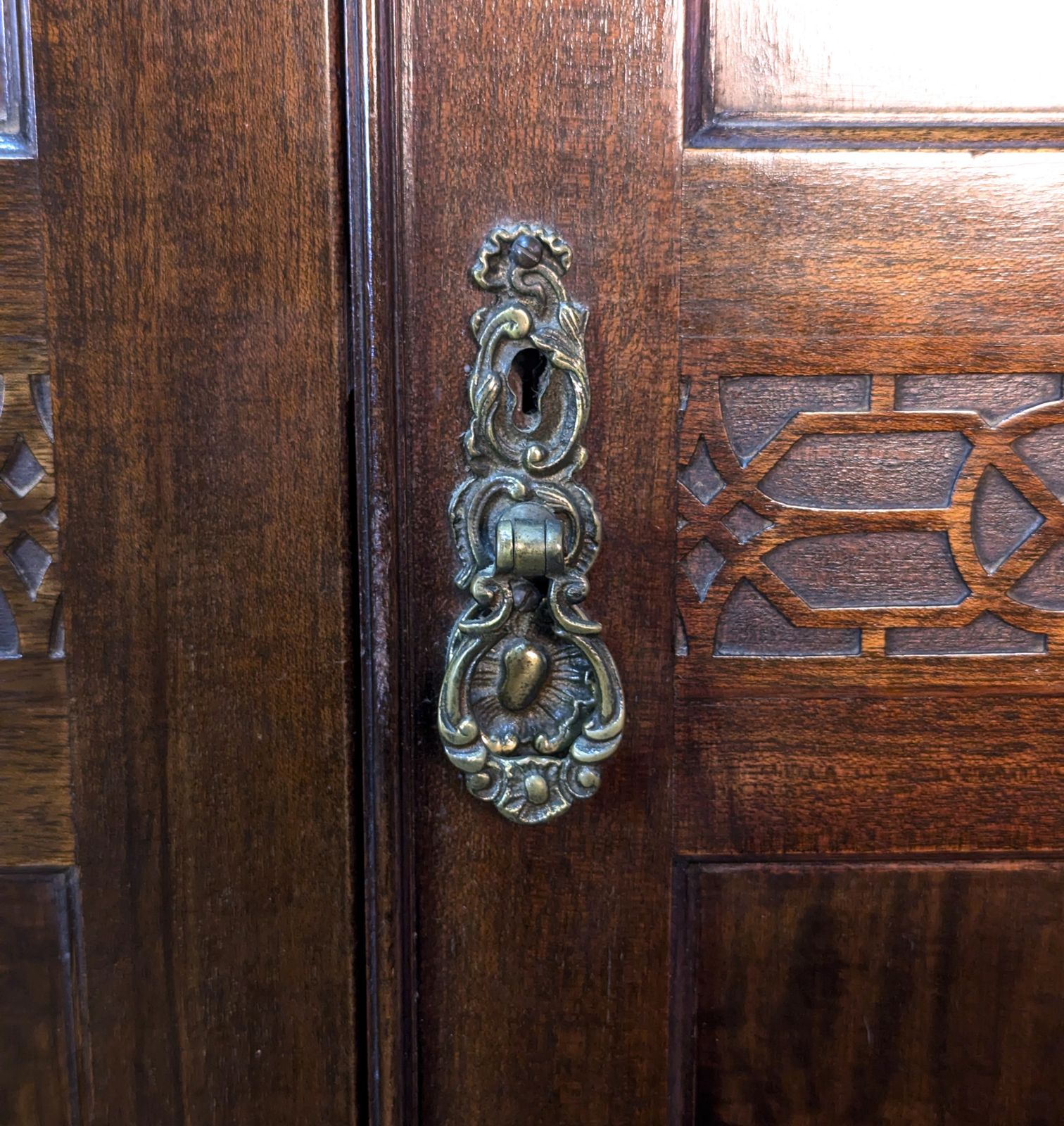 Georgian Style Mahogany Wardrobe By James Phillips & Sons photo vinterior