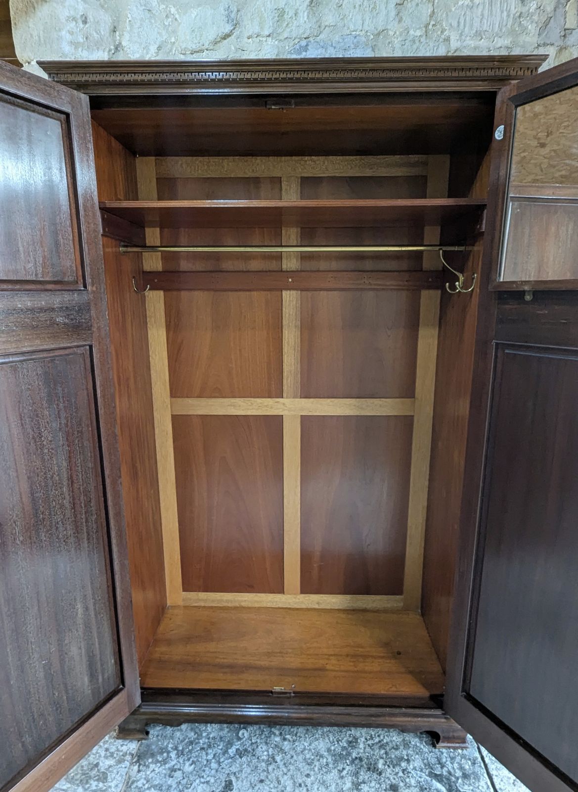 photo vinterior Georgian Style Mahogany Wardrobe By James Phillips & Sons