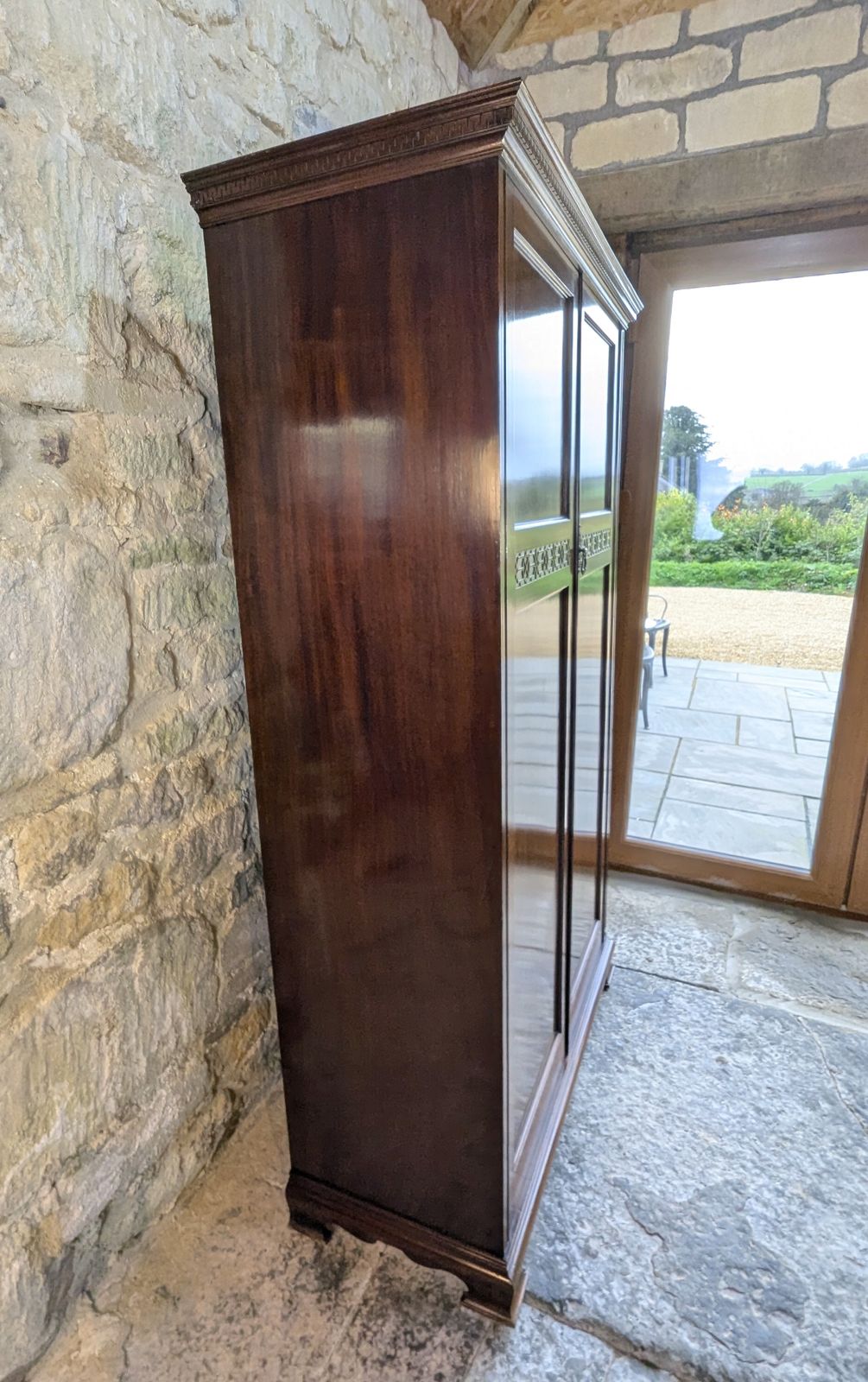 photo vintage Georgian Style Mahogany Wardrobe By James Phillips & Sons