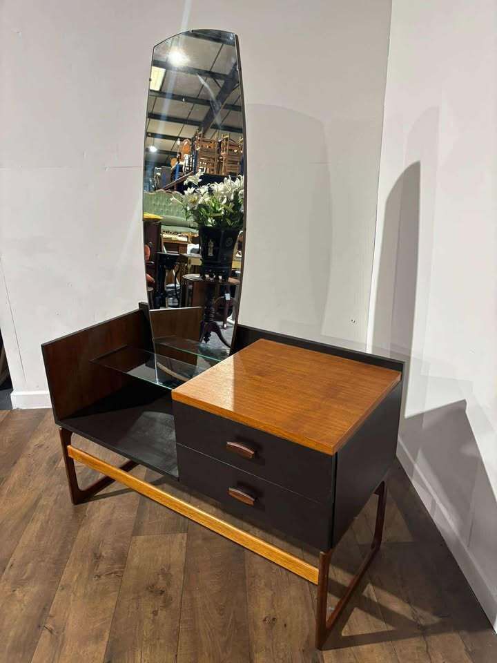 photo vintage Mid Century G Plan Teak & Black Painted Dressing Table