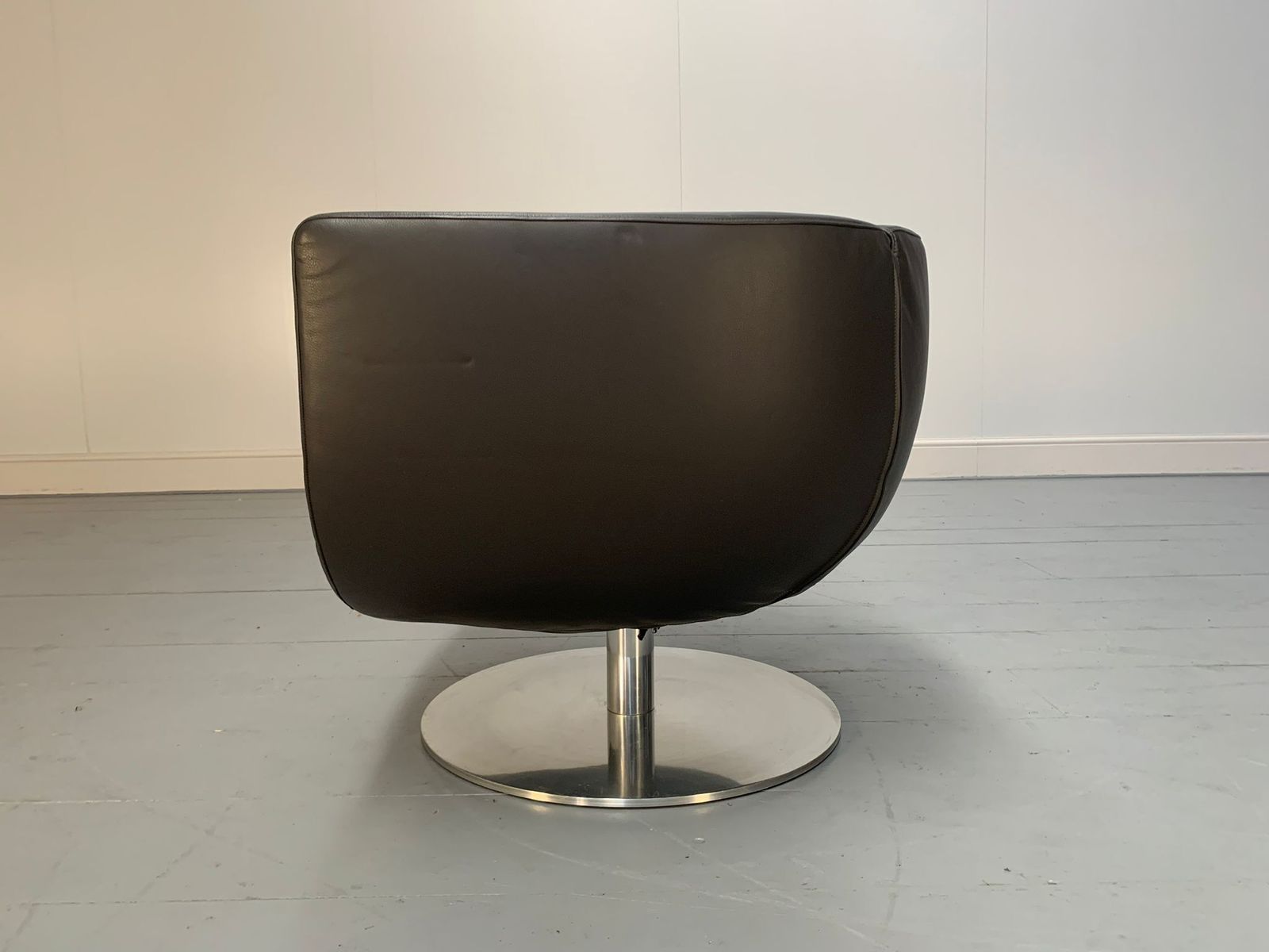 B&B Italia "Tulip" Armchair   In Dark Grey "Gamma" Leather photo vintage