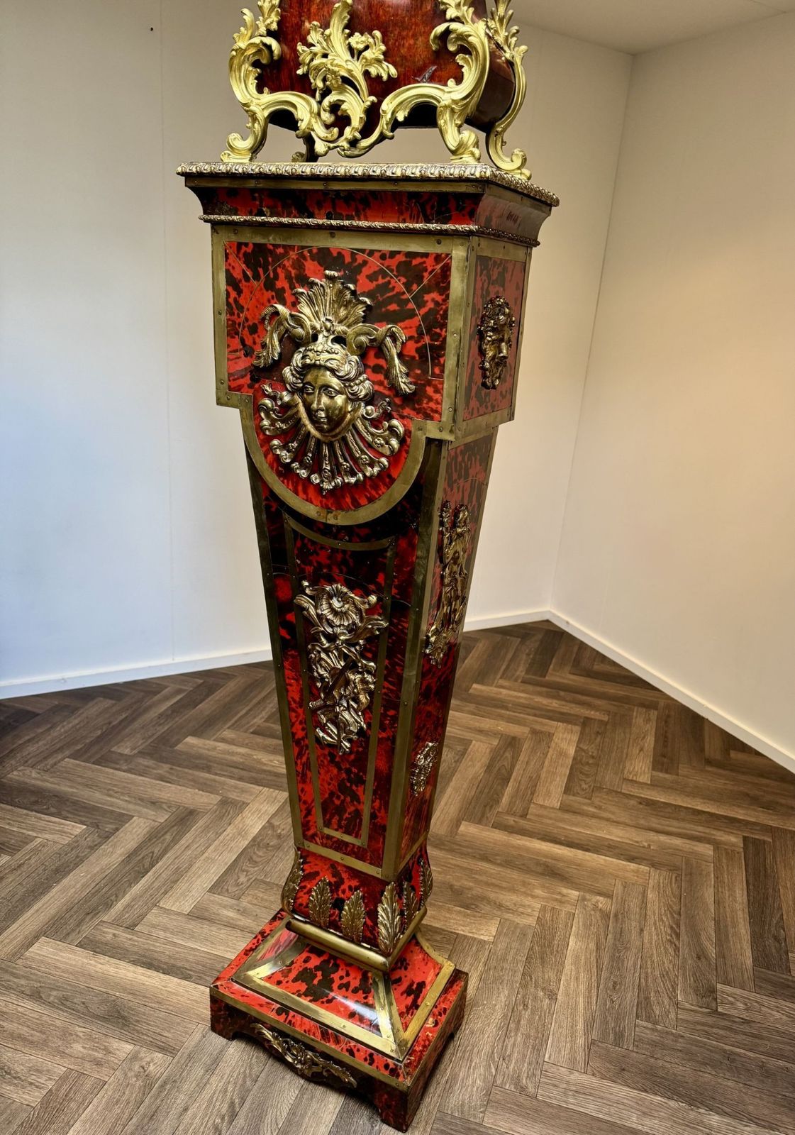 14850.0 Outstanding Quality Antique 19th Century French Boulle Bracket Clock And Accompanying Pedestal photo
