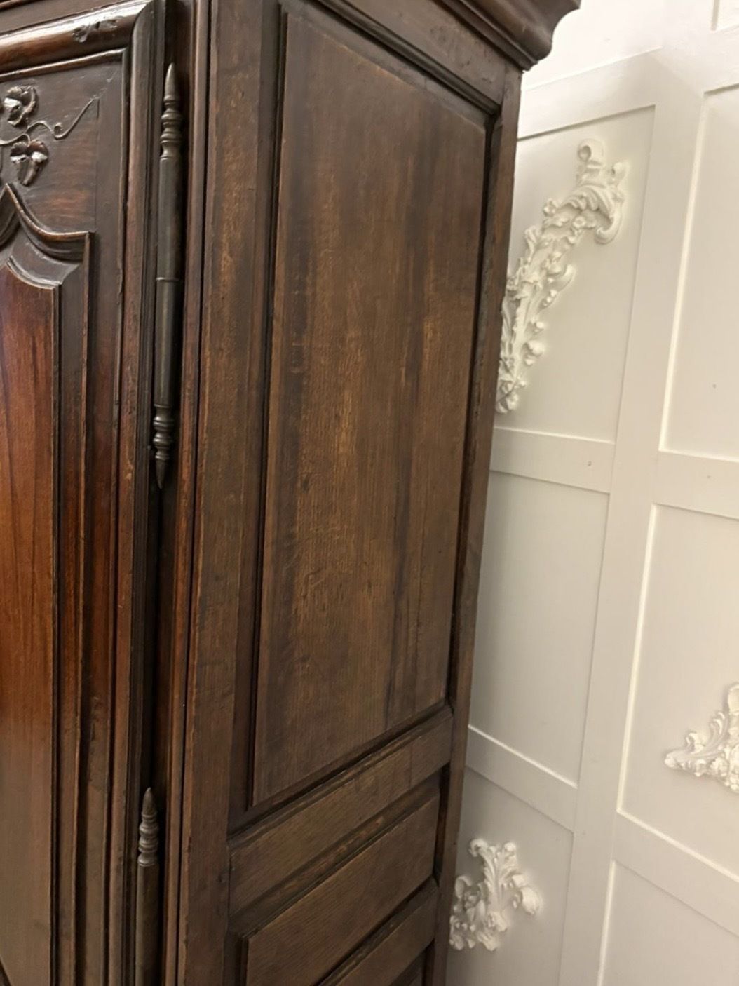 photo vinterior Magnificent Quality Late 17th Century Antique French Provincial Oak Armoire