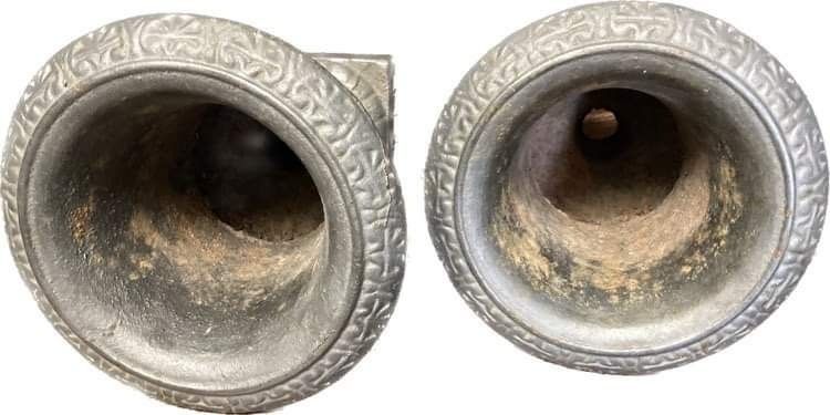photo furniture 20thc Pair Of Nice Quality Cast Iron Campana Urns