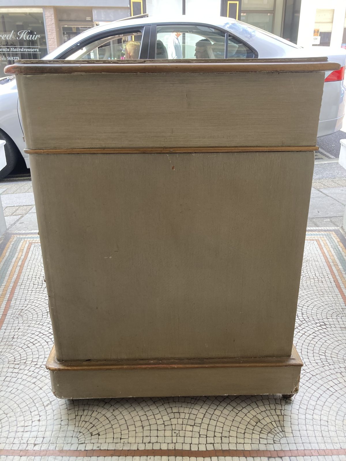 photo vinterior Charming 19thc Florentine Style Painted Pedestal Desk