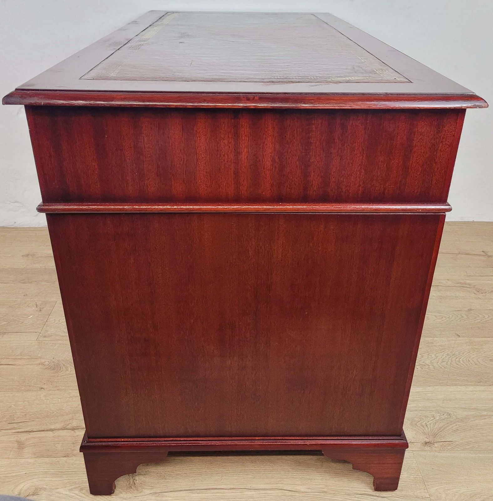 photo furniture Vintage Pedestal Writing Desk Leather Top Mid 20thc Mahogany