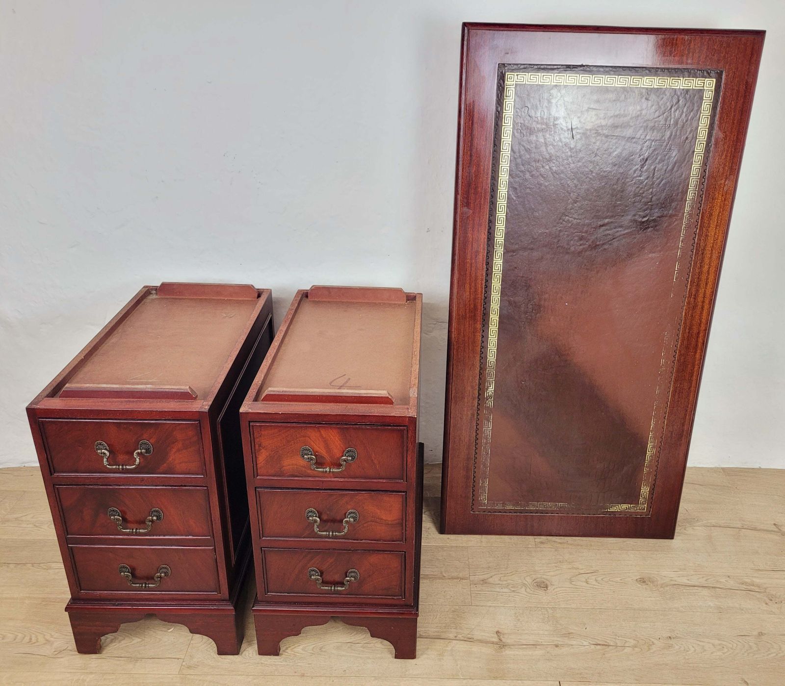 515.0 Vintage Pedestal Writing Desk Leather Top Mid 20thc Mahogany photo