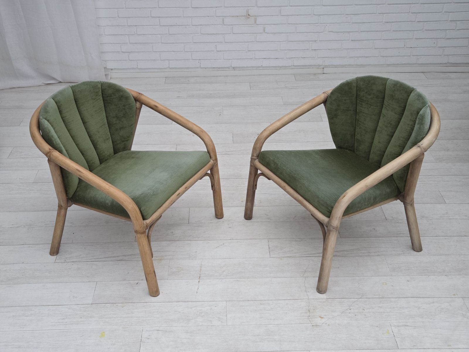 Ca. Jaren 1970, Paar Scandinavische Loungestoelen, Groen Meubelvelours En Rotan. photo Meubels