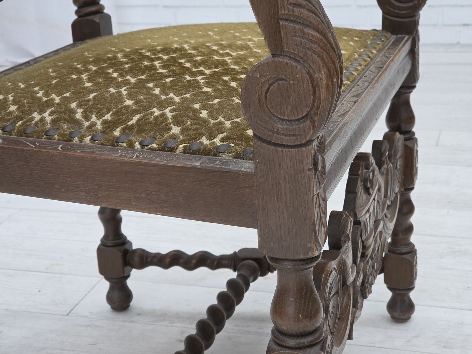 photo vinterior 1930s, Danish Highback Armchair, Furniture Mesh, Velour, Hand Carved Oak Wood.