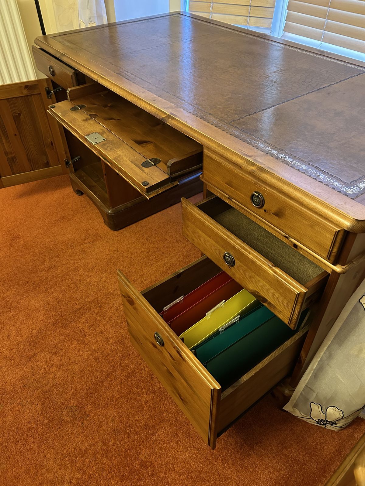 British Ducal Large Desk With File Drawer, Pull Out Keyboard Drawer And 3 Other Drawers photo Furniture