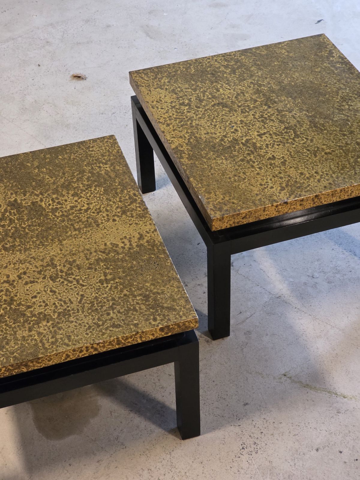 Set Of 2 Mid Century Black Lacquered Sidetables With Gold Painted Metal Top