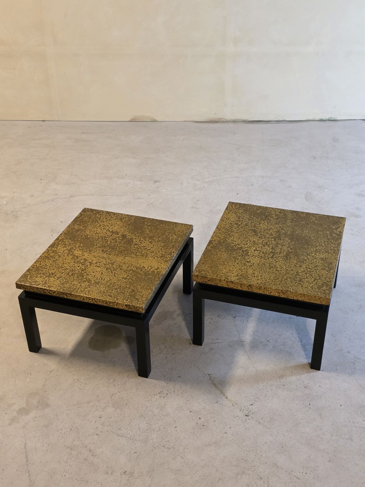Set Of 2 Mid Century Black Lacquered Sidetables With Gold Painted Metal Top photo Furniture