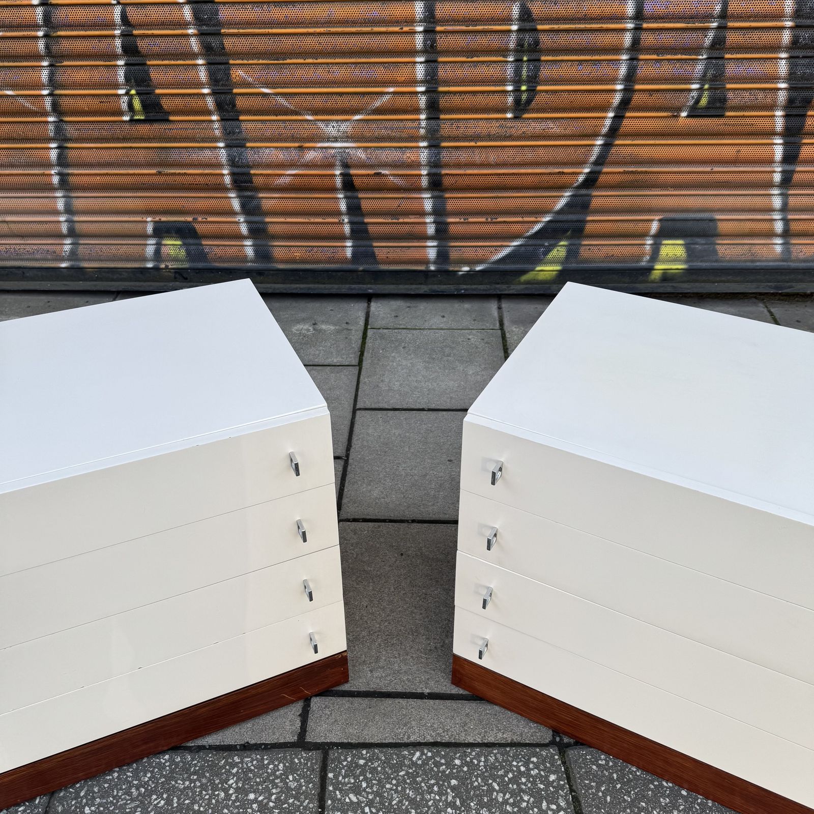 A Stunning Retro 1970s Pair Of White, Chrome And Rosewood Meredew British Chest Of Drawers. photo vinterior