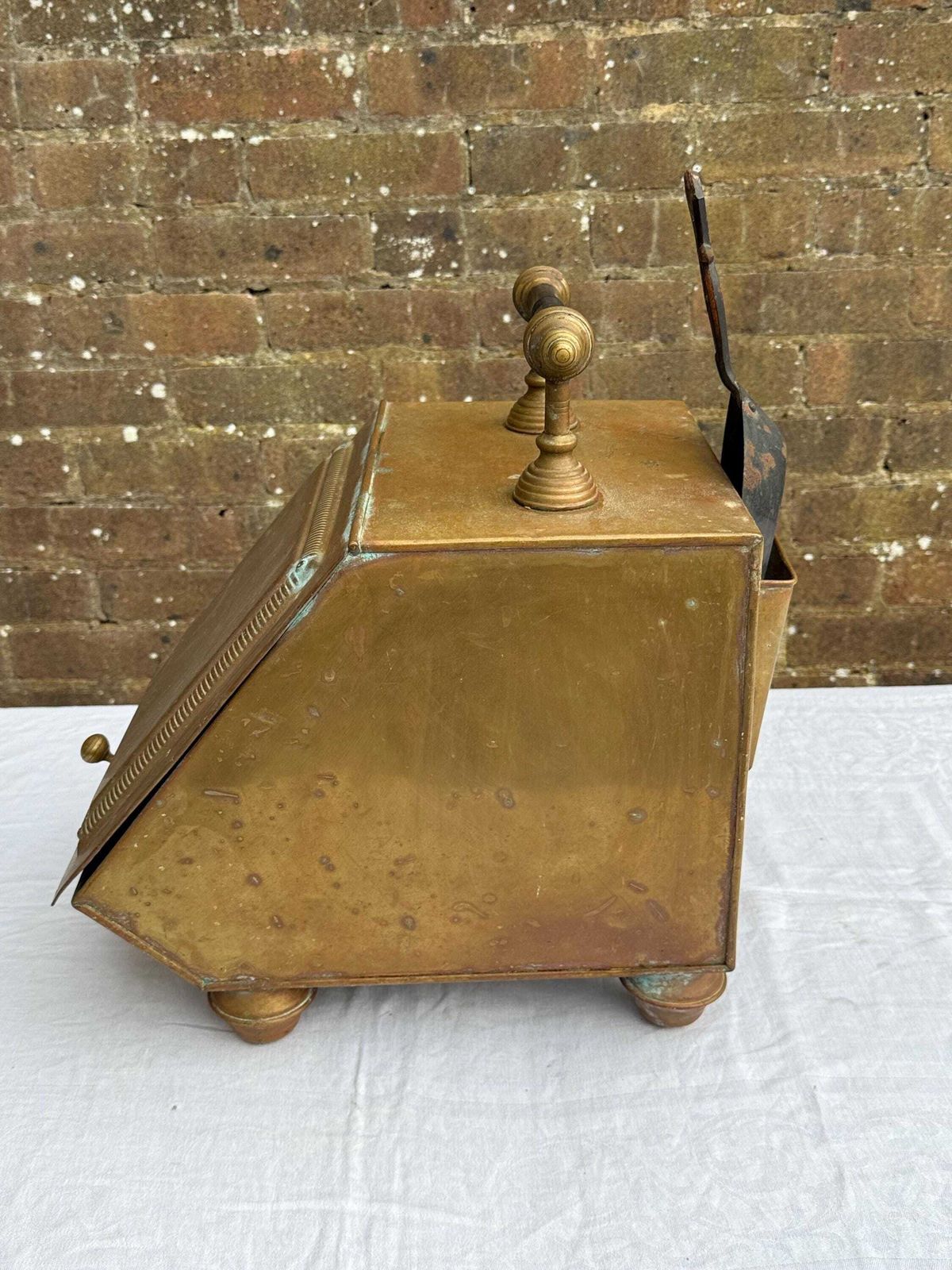 Antique Victorian Brass Coal Scuttle Tbc W. Harris & Co – English Fireplace Log Box With Shovel, Beaded Brass Fireside Hod, Brass Bucket photo buy