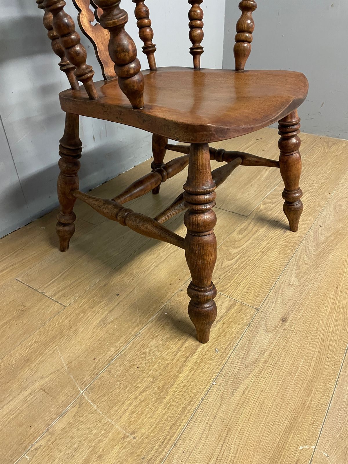 C19th Ash And Elm Windsor Chair In Good Original Condition photo Furniture