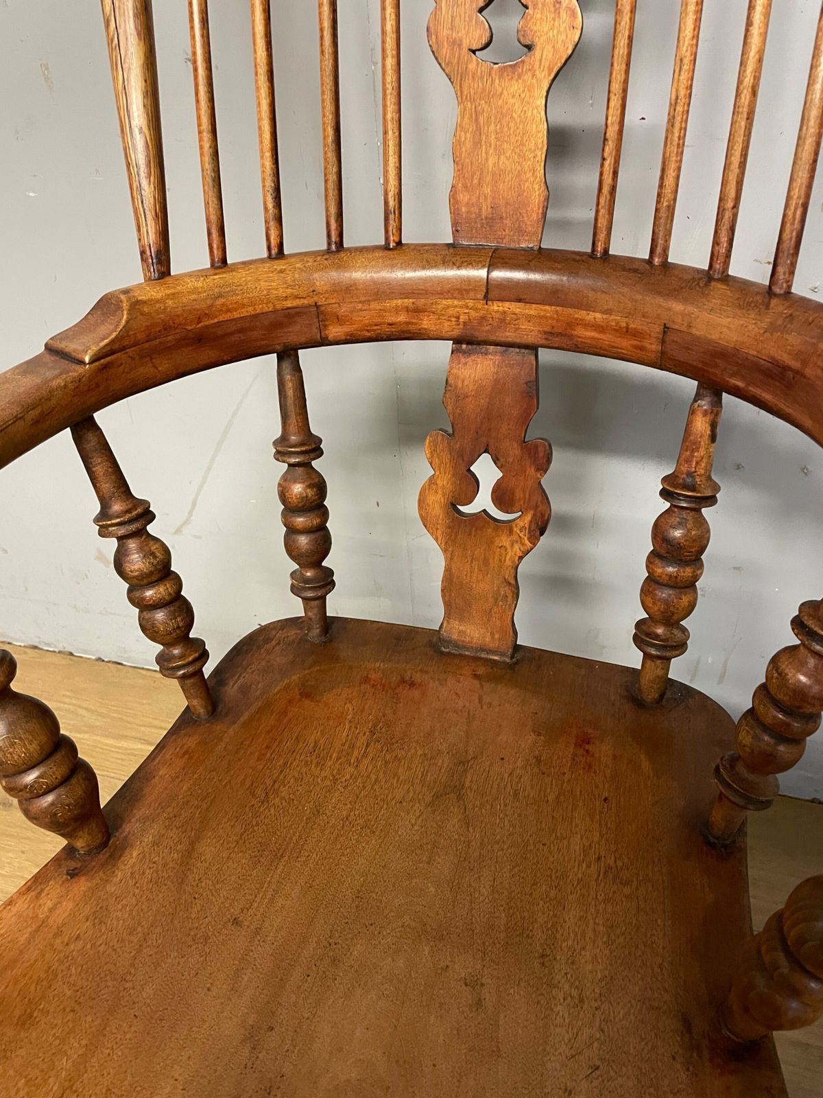 C19th Ash And Elm Windsor Chair In Good Original Condition photo 325.0