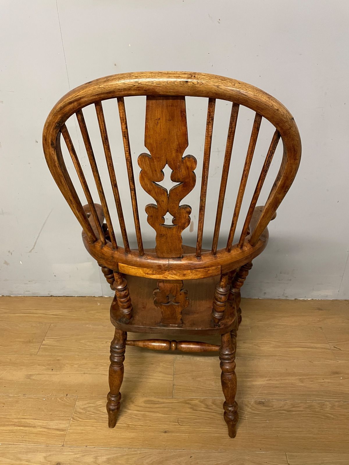 325.0 C19th Ash And Elm Windsor Chair In Good Original Condition photo