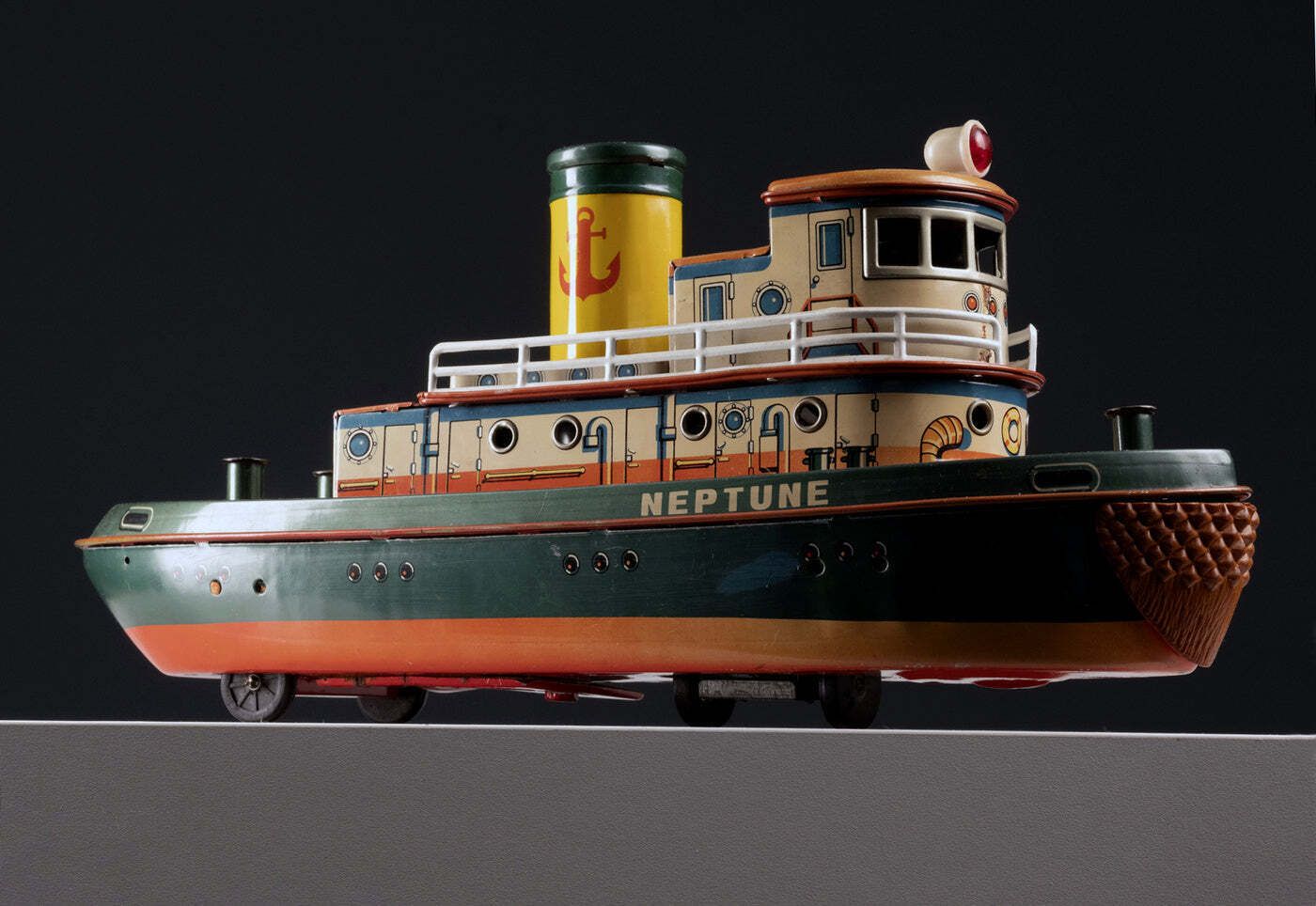 Tin Toy Tugboat, 1960s, Japan, Vintage photo vinterior