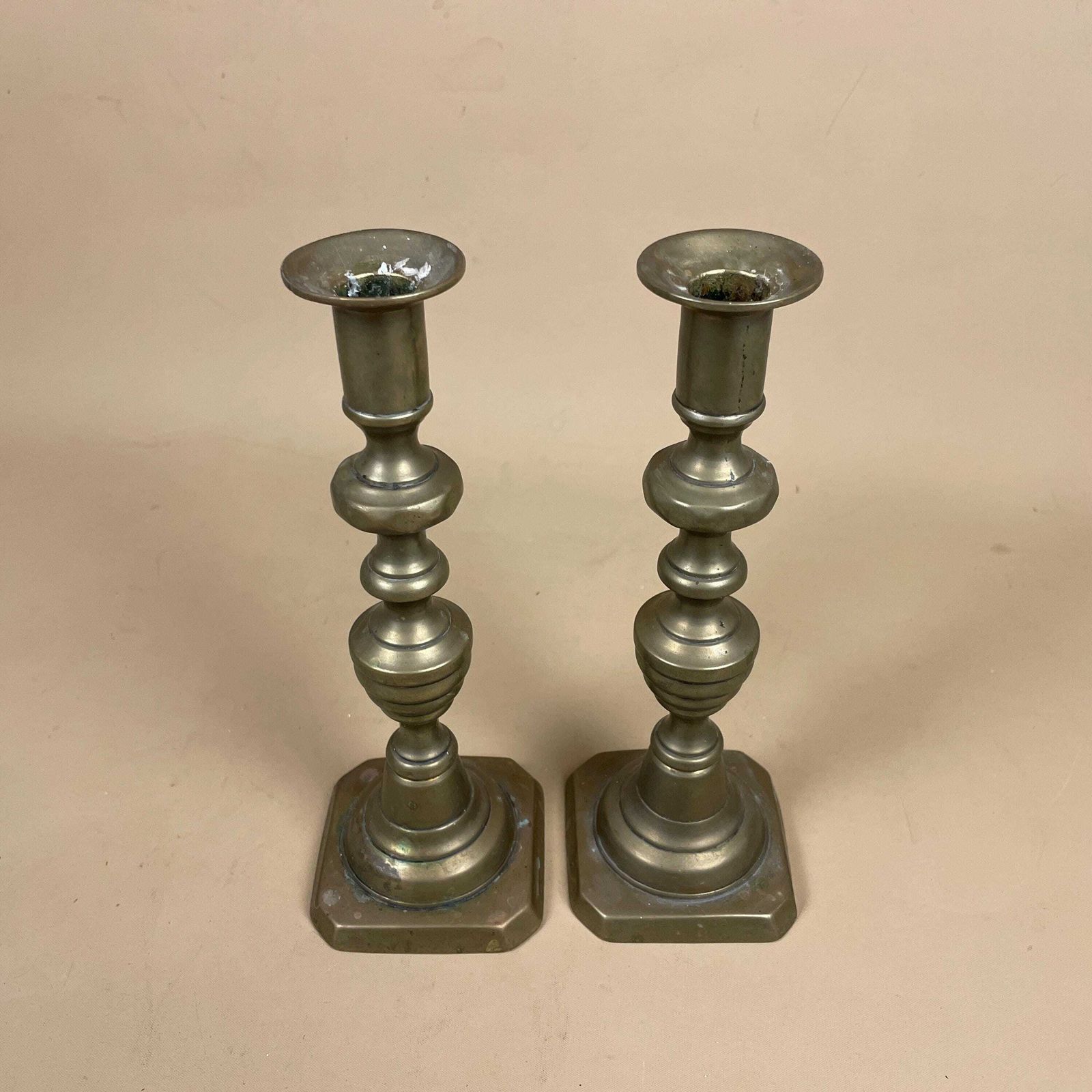 Antique Matching Pair Of Gold Brass Metal Candlestick Candle Stick Holders Vintage Column Taper Dinner Candlesticks Base Pillar Holder photo vinterior