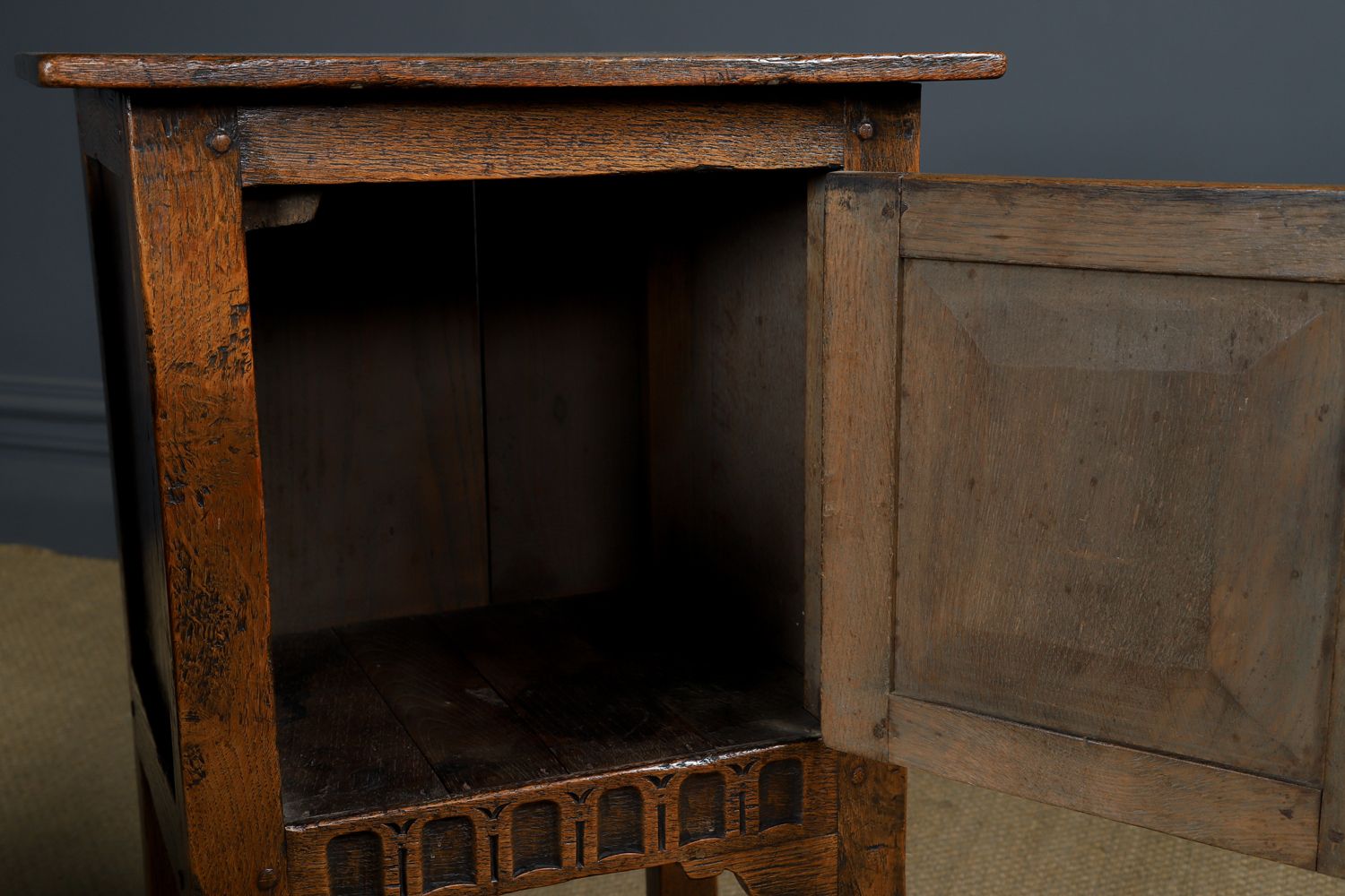 photo for sale Vintage Pair Of English Old Charm 16th Century Style Tudor Oak Lamp / Sofa / Side / Bedsides Tables (Circa 1950)