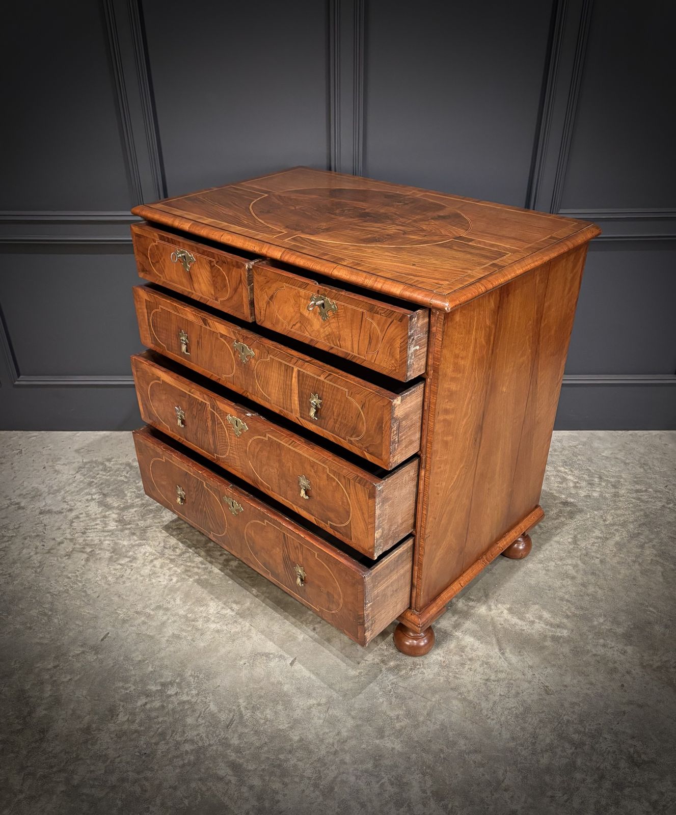 4250.0 Fine William & Mary Walnut Chest Of Drawers photo