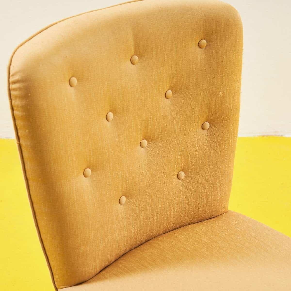 Elegant Vintage Armchair In Beige Fabric photo Furniture