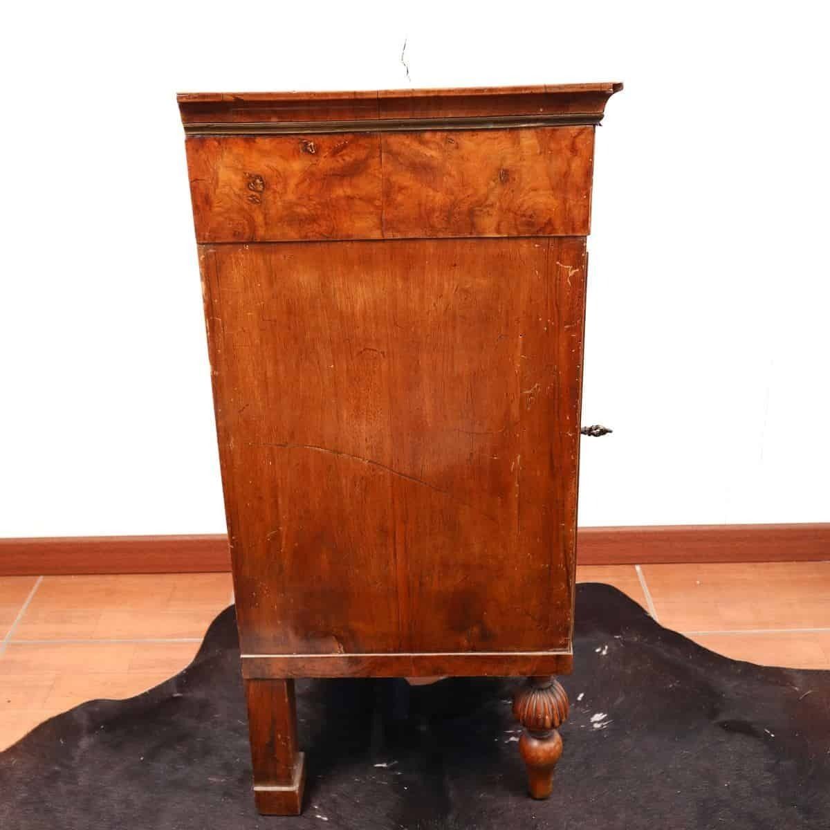 Meubels Elegant Antiek Houten Dressoir photo