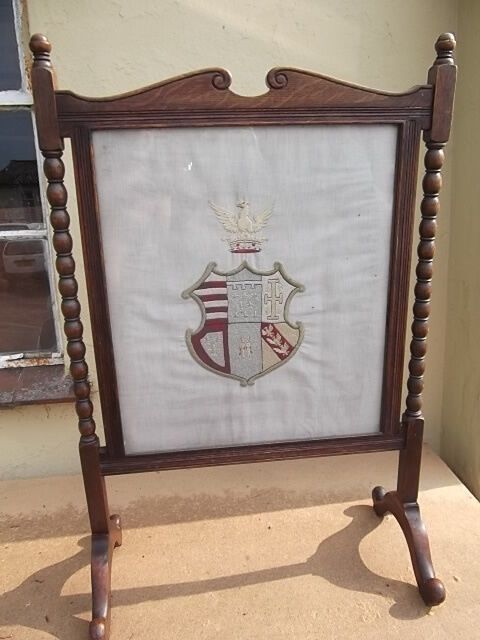 Oak,Fire Screen,Screen,Fireplace,Barley Twist,Embroided,Crest,Coat Of Arms,Glaze photo vintage