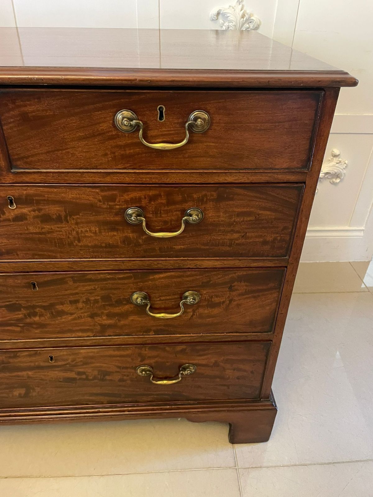 photo furniture Antique George III Mahogany Chest Of Drawers