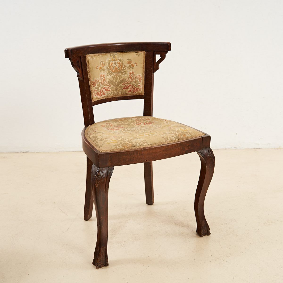 Late 19th Century Chair From The Beginning Of The 20th Century With Fine Damask Floral Motif Lining