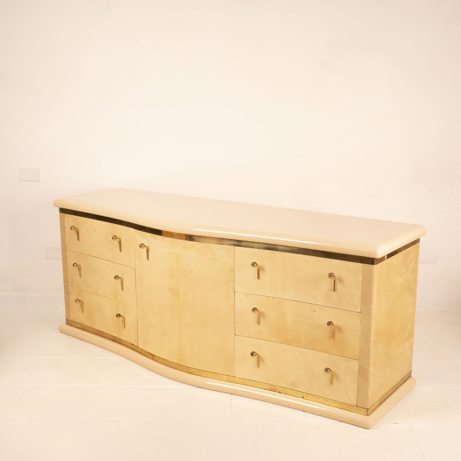 Curved Parchment Cabinet "Neptune" By Luciano Frigerio For Frigerio Di Desio