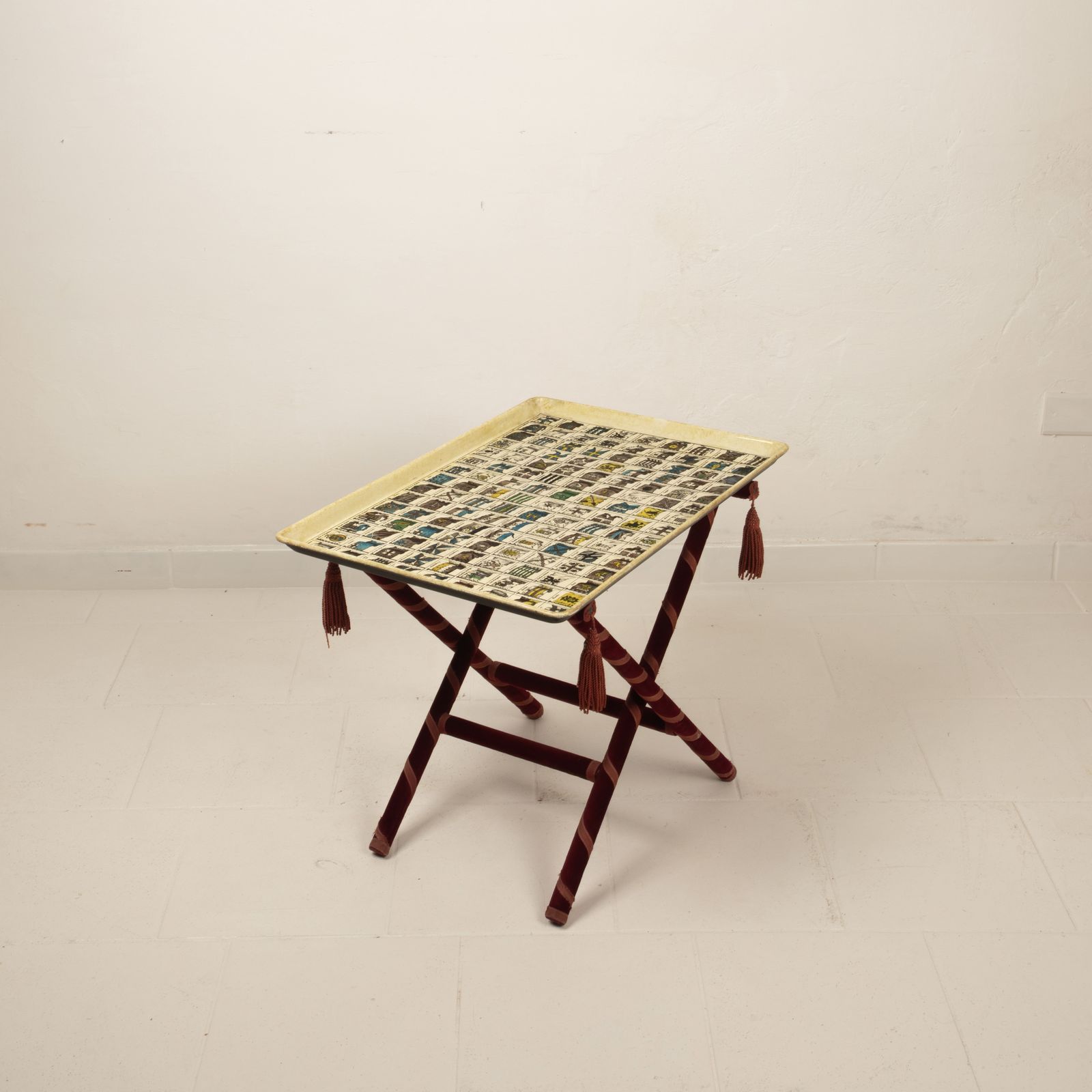 Heraldic Tray Table By Piero Fornasetti 1950 photo Furniture