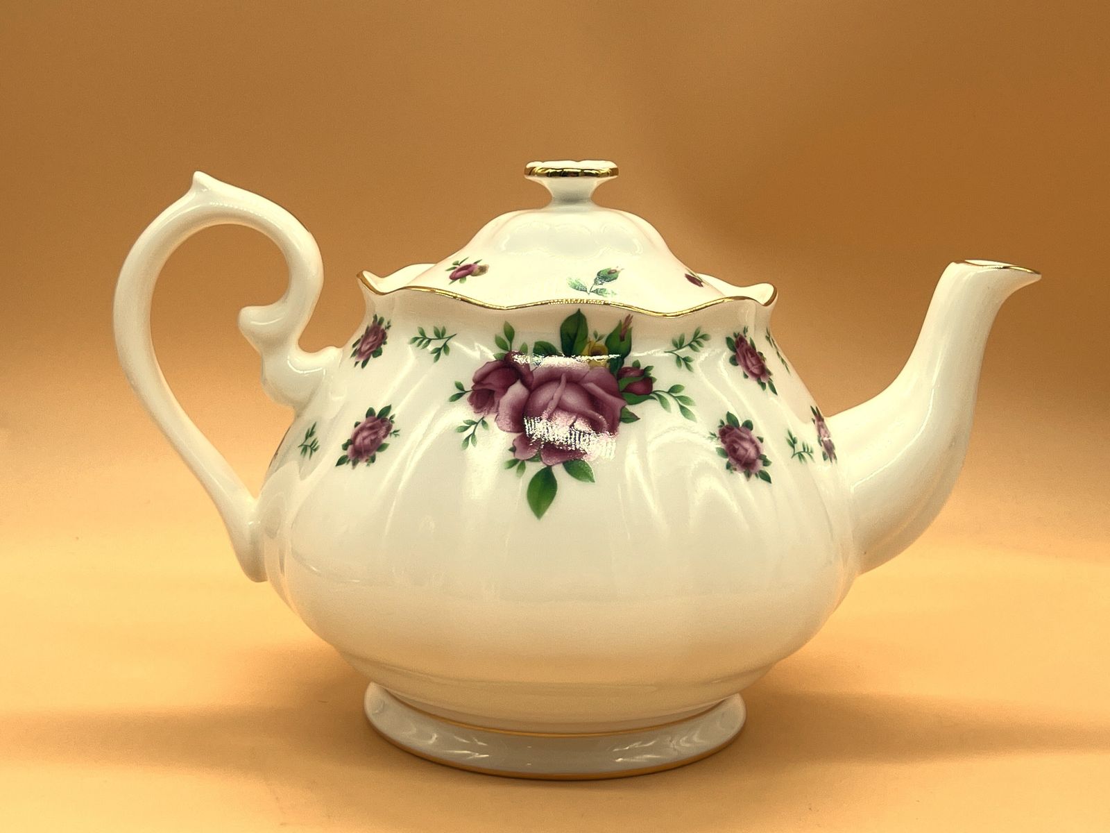 Large Royal Albert China New Country Roses Design 2.2 Pint Capacity Teapot. photo furniture