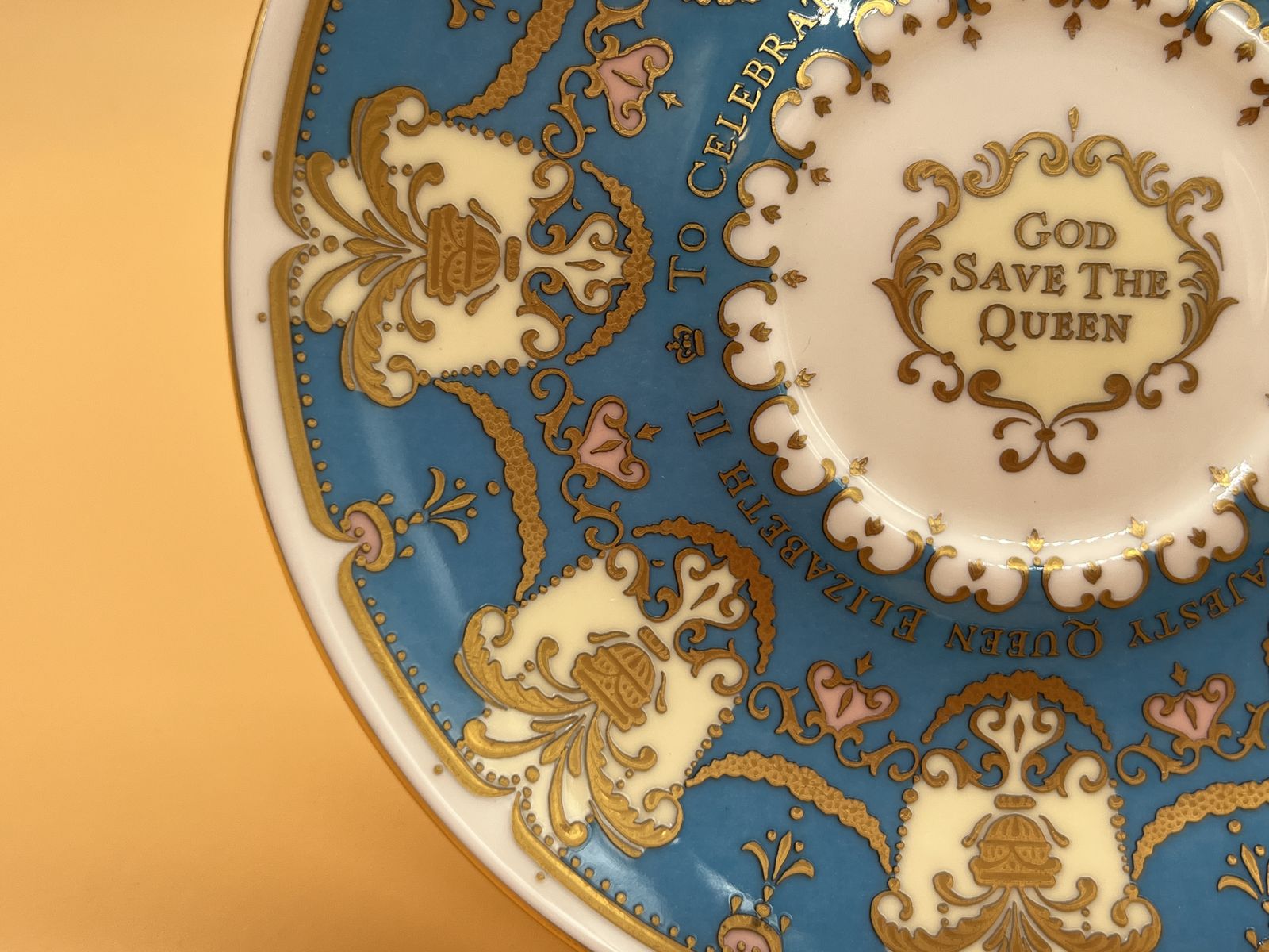 Royal Collection Queen Elizabeth Ll Golden Jubilee 1952   2002 Cabinet Tea Cup And Saucer Duo Boxed With Packaging. photo vinterior