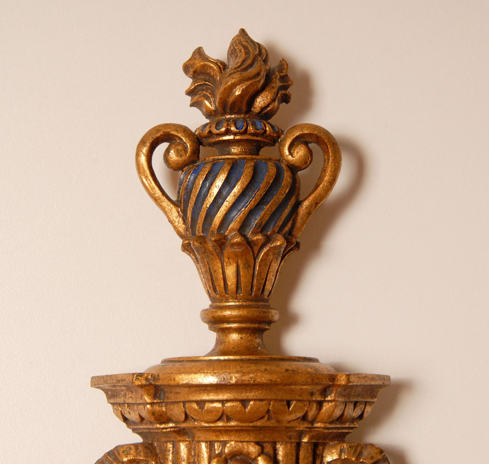 Vintage Italian Wall Lamps Gold Giltwood Carved Florentiner Sconces A Pair photo for sale