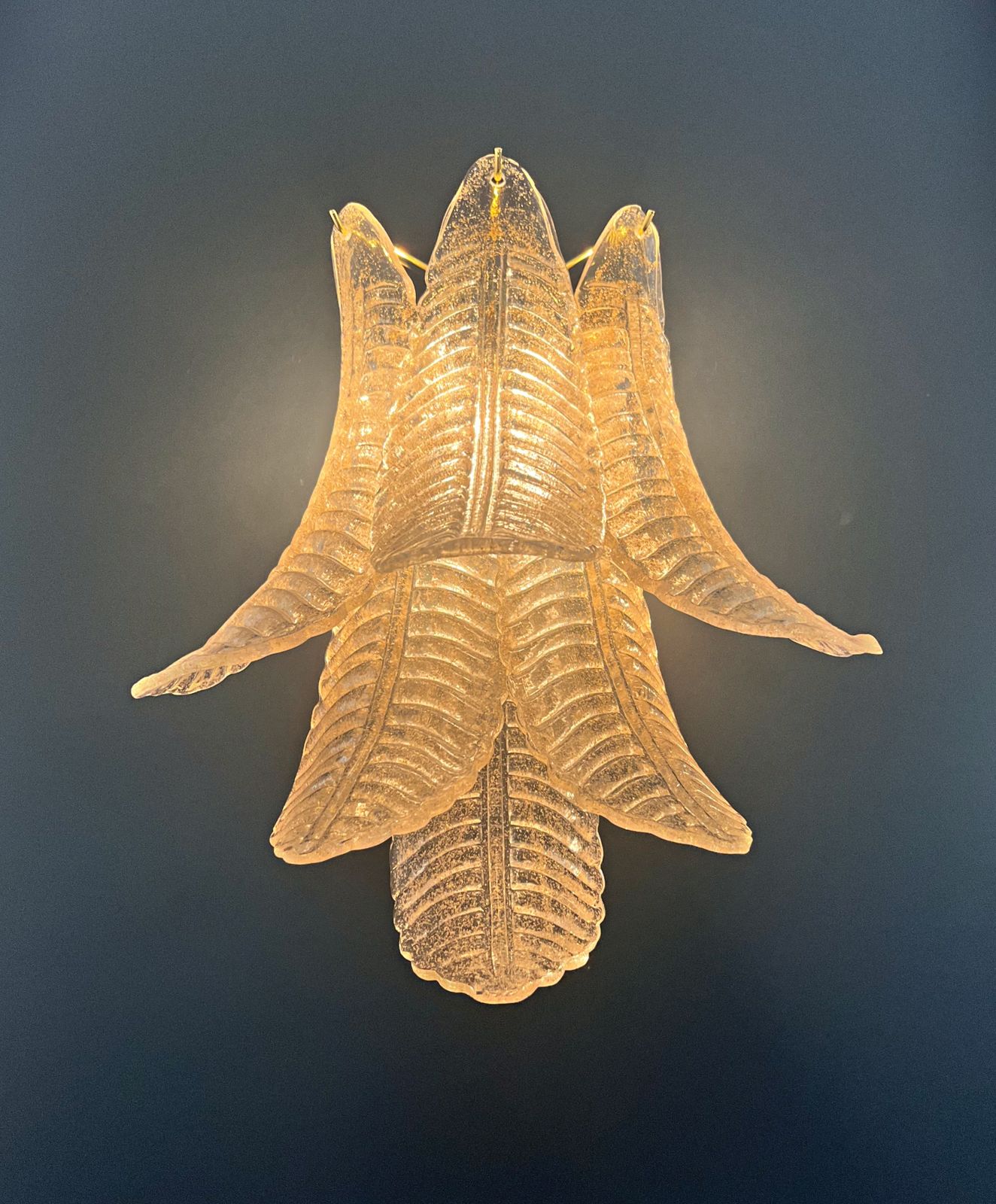 photo vintage Pair Of Vintage Murano Felci Wall Sconces – Gold Glass Petals