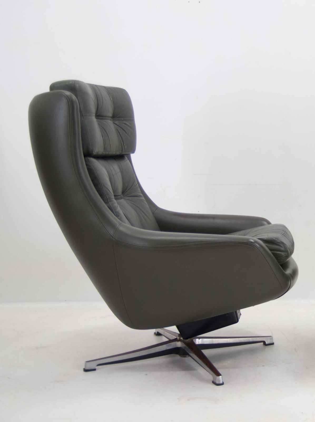 Mid Century Draaiende Schommel Fauteuil, Peem, Finland, Jaren 1970 photo furniture